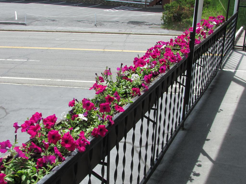 The Lake George Inn Exterior photo