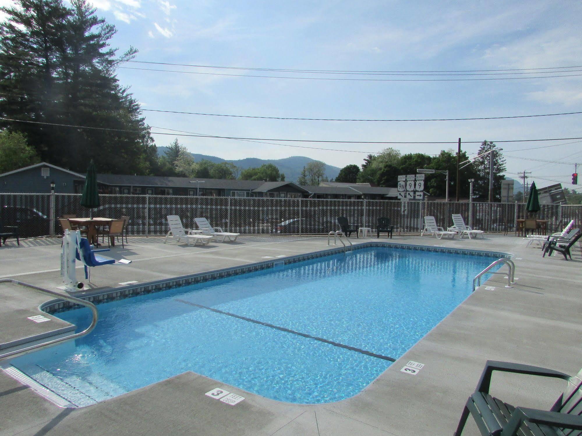 The Lake George Inn Exterior photo