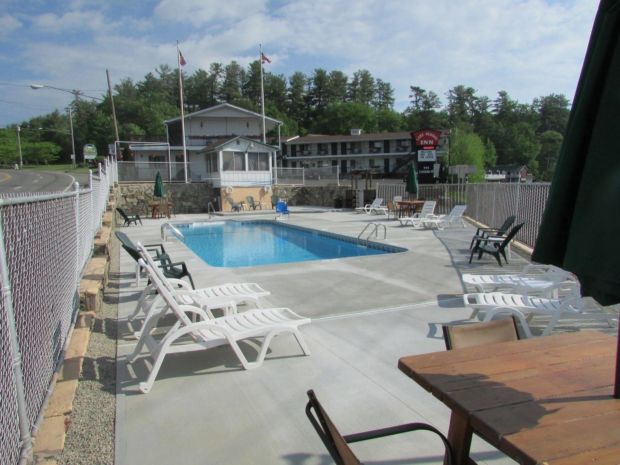 The Lake George Inn Exterior photo